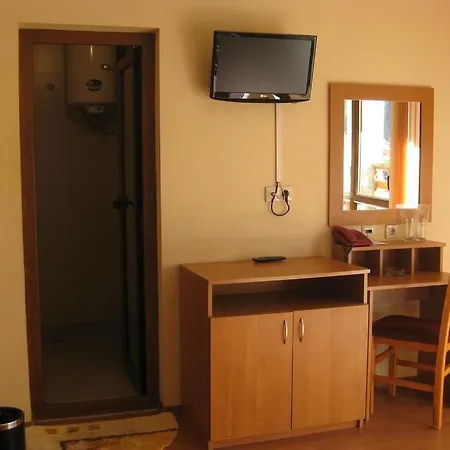 מלון Veronika 3*